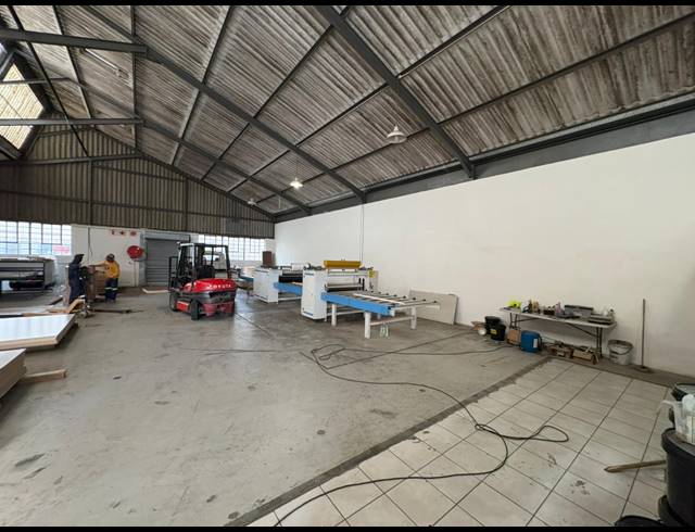 331M² WAREHOUSE TO LET IN GANTS PLAZA